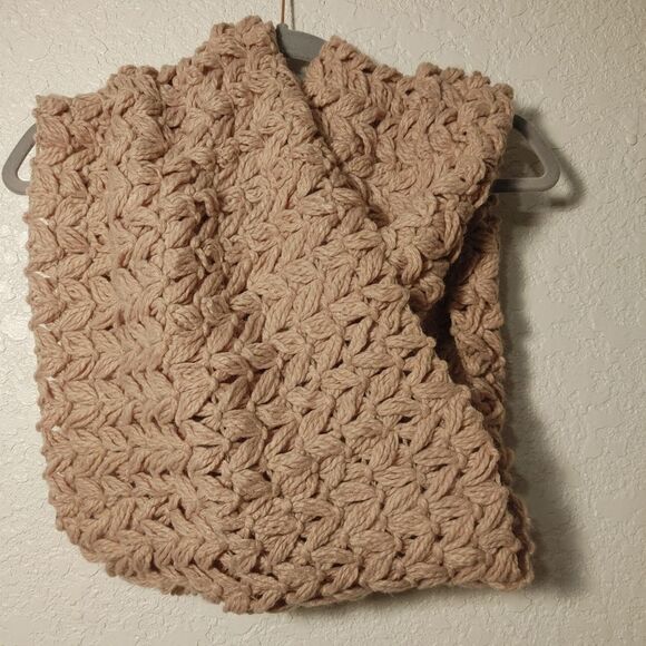 American Eagle Outfitters knit infinity scarf - Picture 1 of 3